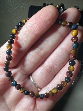 B26 Red Yellow Blue Tigers eye crystal